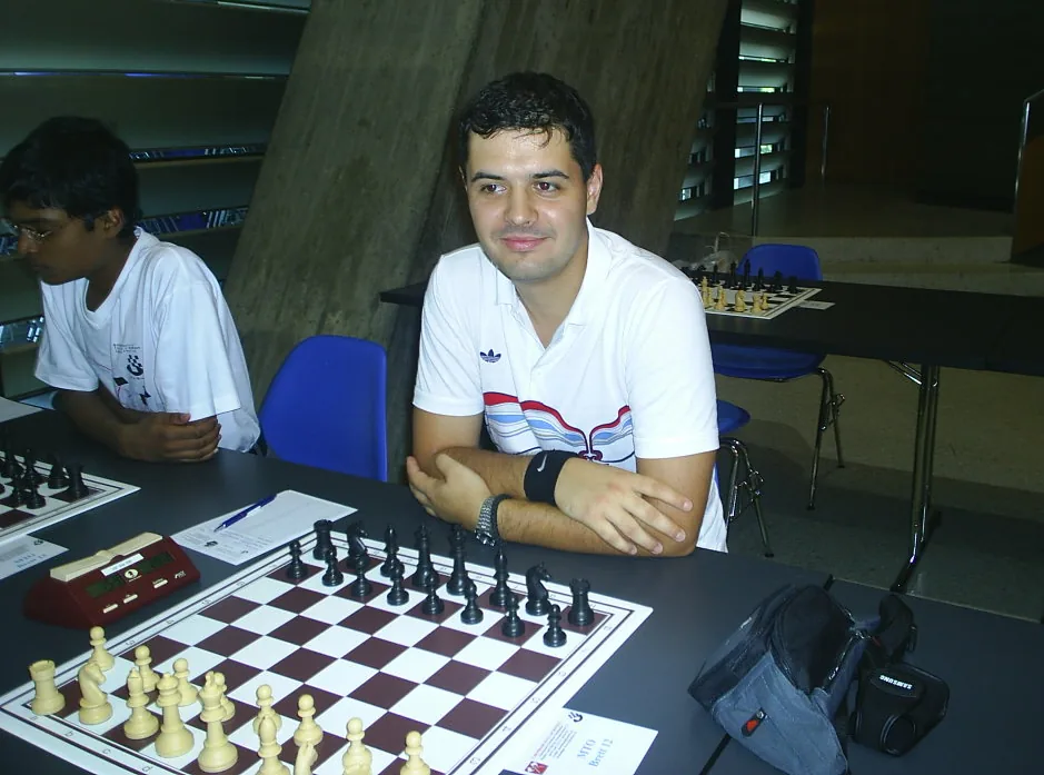 Petar Benković at the chessboard at the Biel Chess Festival 2005, second photograph.