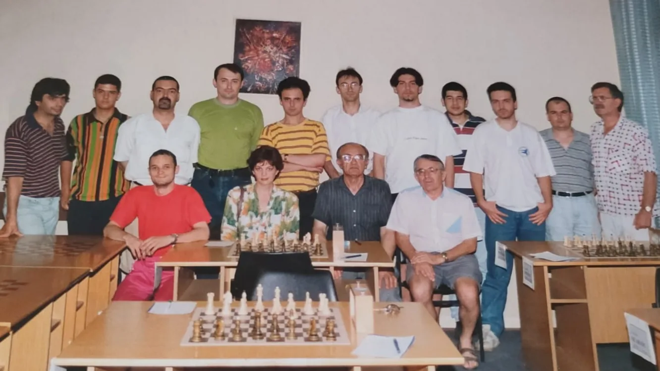 Players and arbiters at the Veljko Komljenović Memorial International Master tournament in Novi Sad 1997